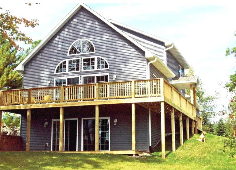 Recently Built Lakefront Home